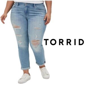 NWT Torrid Boyfriend Straight Vge Stretch Distressed Jeans HASTA LA VISTA 28-S